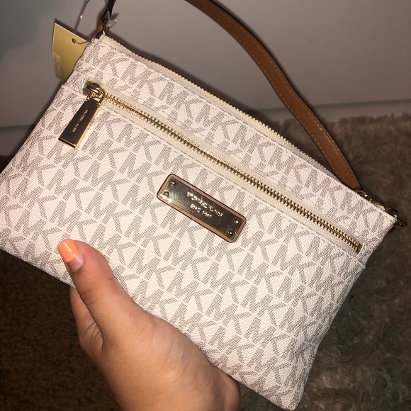 Michael Kors Handbags - Micheal Kors Wristlet!!! Brand new with tags!!!